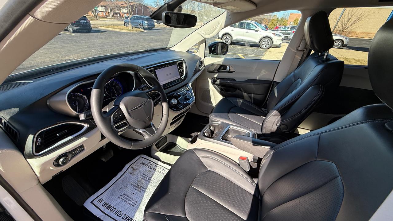 Chrysler Pacifica Touring L 2024