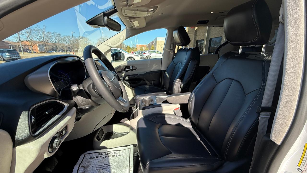 Chrysler Pacifica Touring L 2024