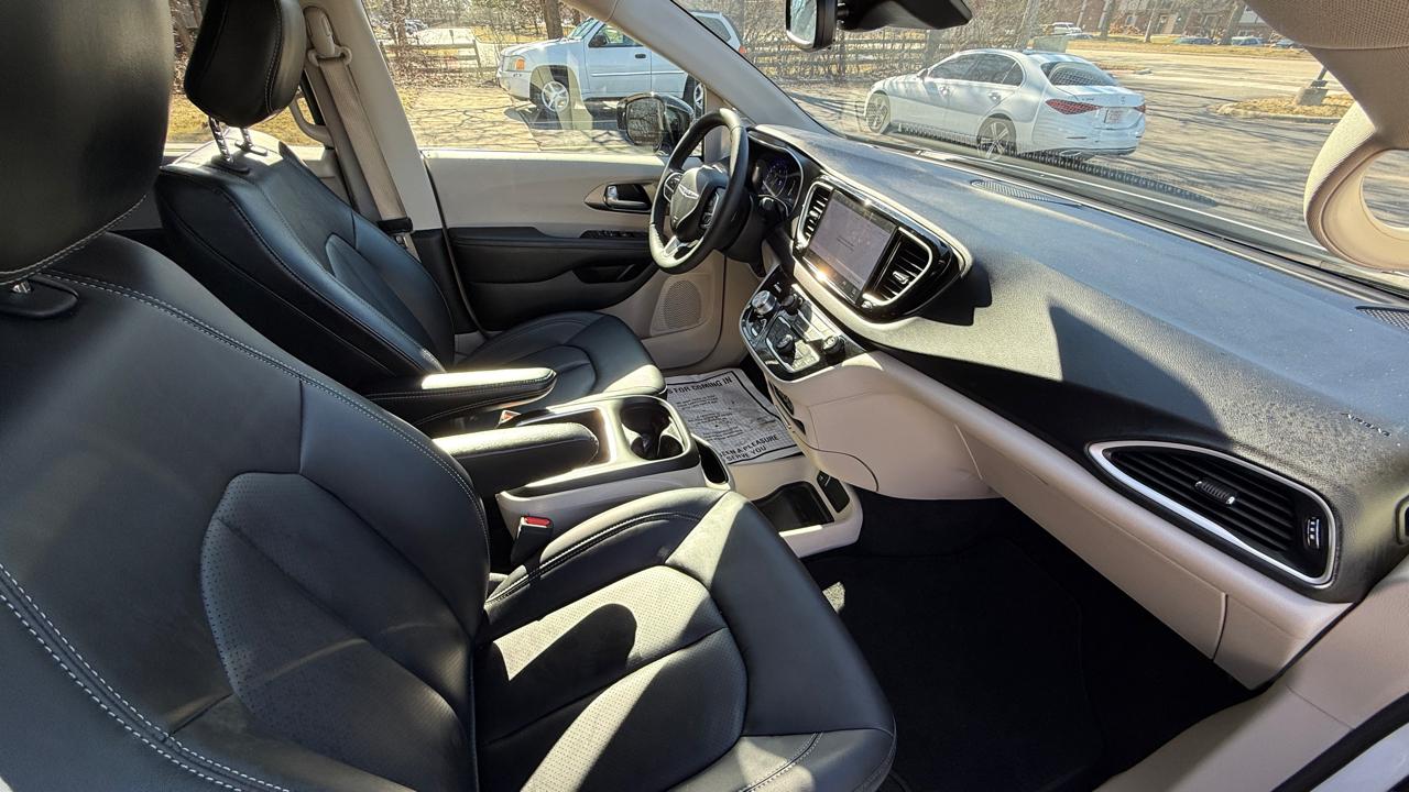 Chrysler Pacifica Touring L 2024