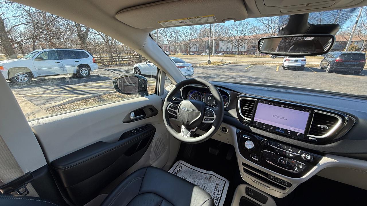 Chrysler Pacifica Touring L 2024