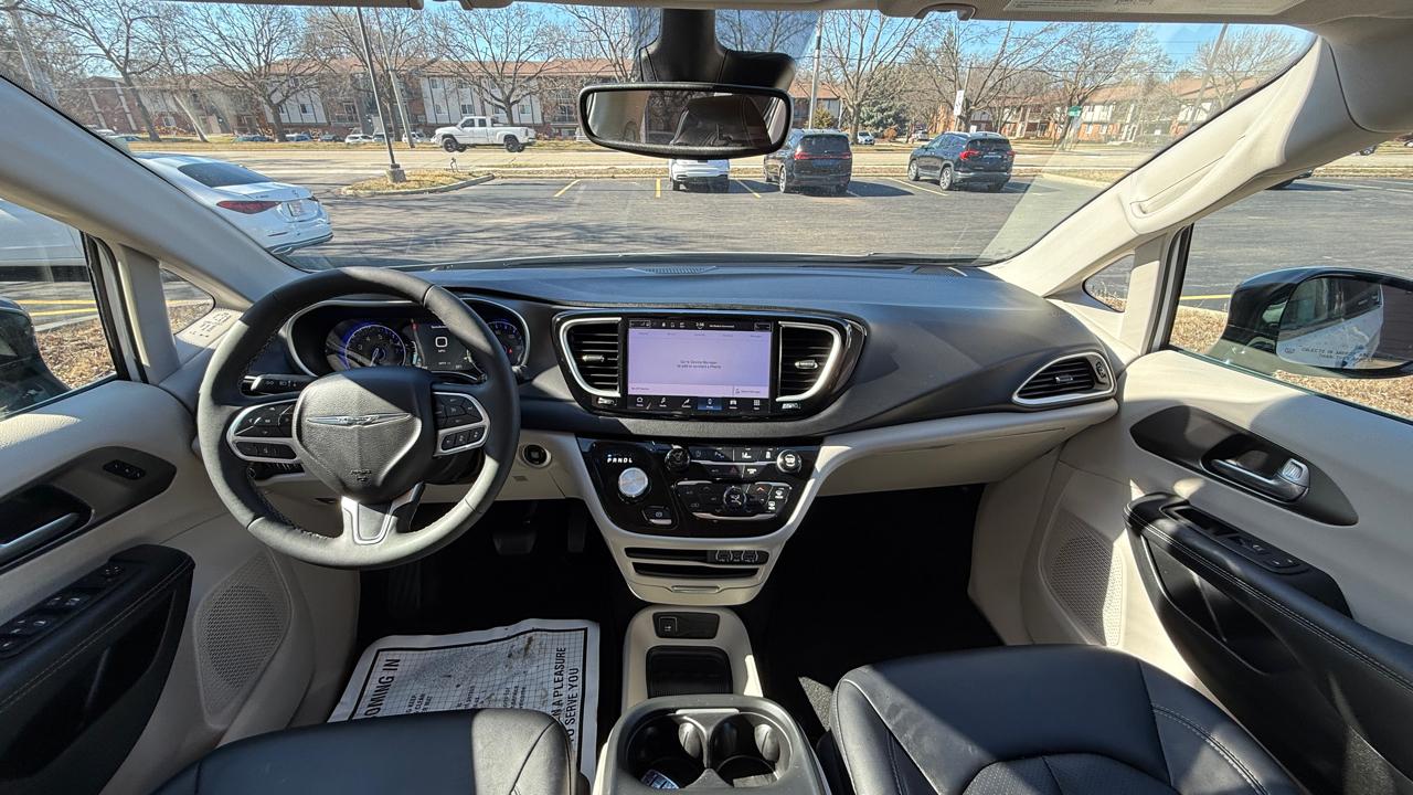 Chrysler Pacifica Touring L 2024