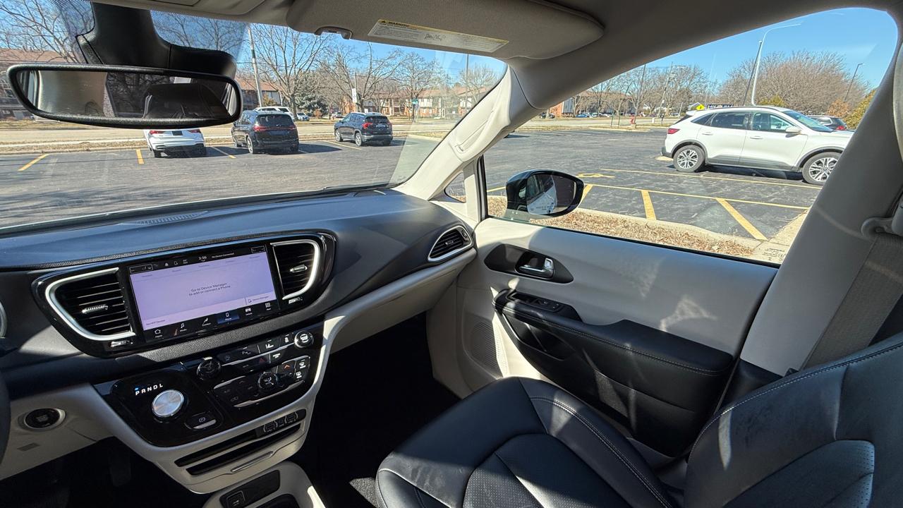 Chrysler Pacifica Touring L 2024