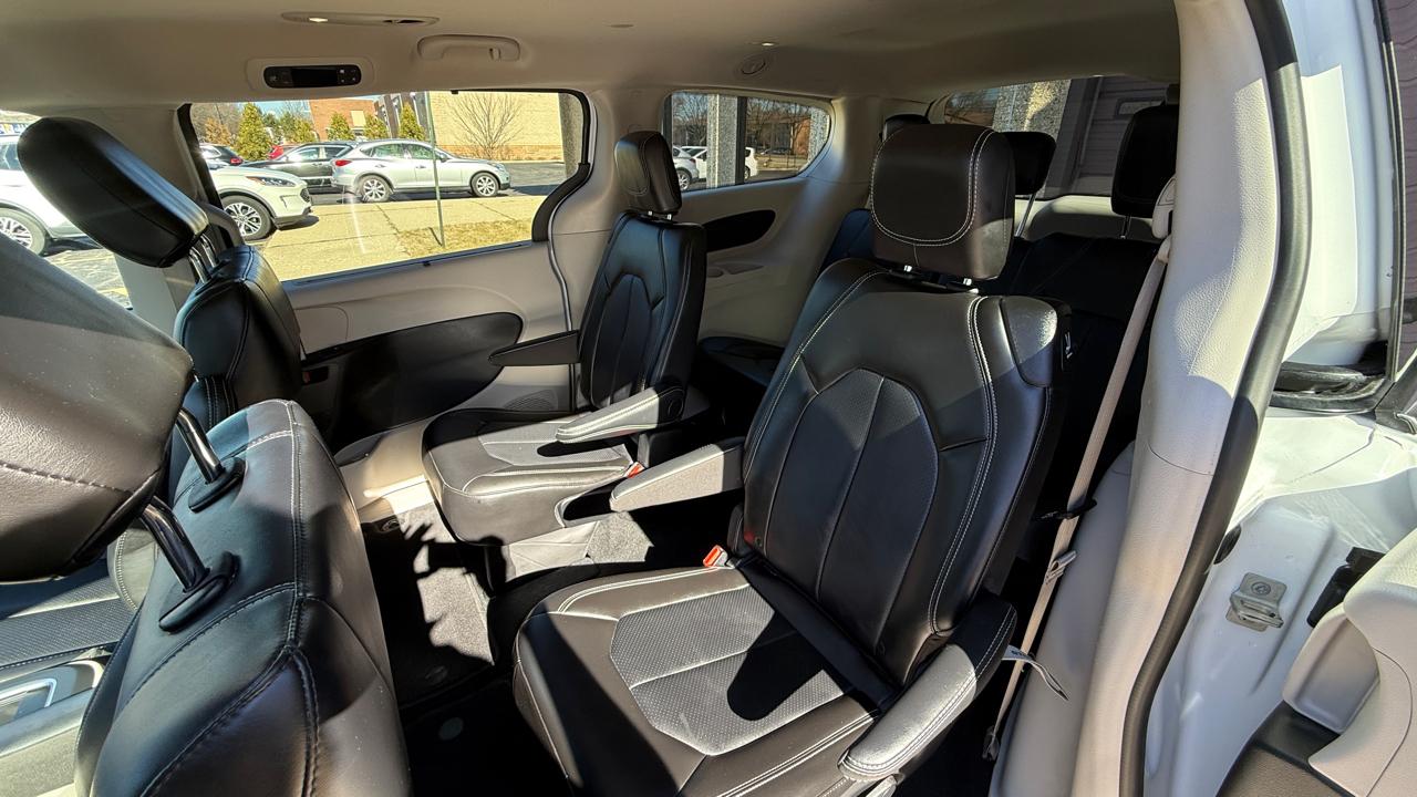 Chrysler Pacifica Touring L 2024