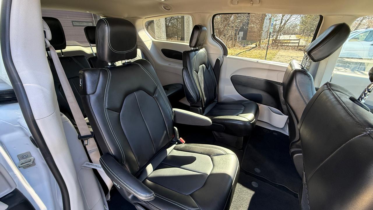 Chrysler Pacifica Touring L 2024