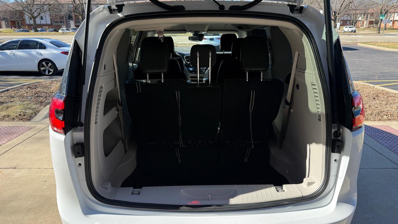 Chrysler Pacifica Touring L 2024