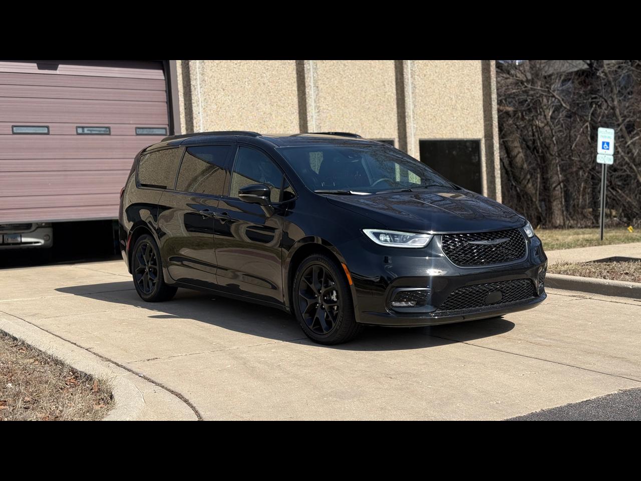 Chrysler Pacifica Limited 2025