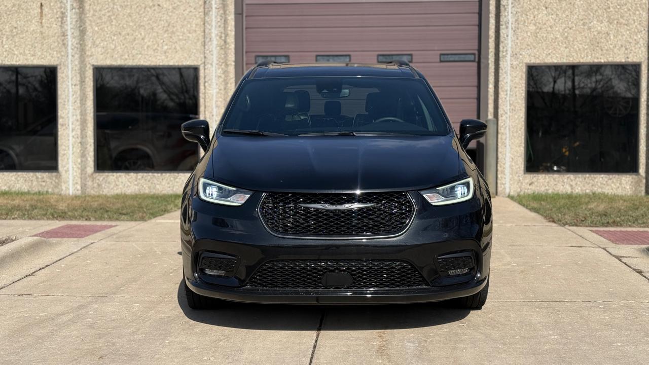 Chrysler Pacifica Limited 2025