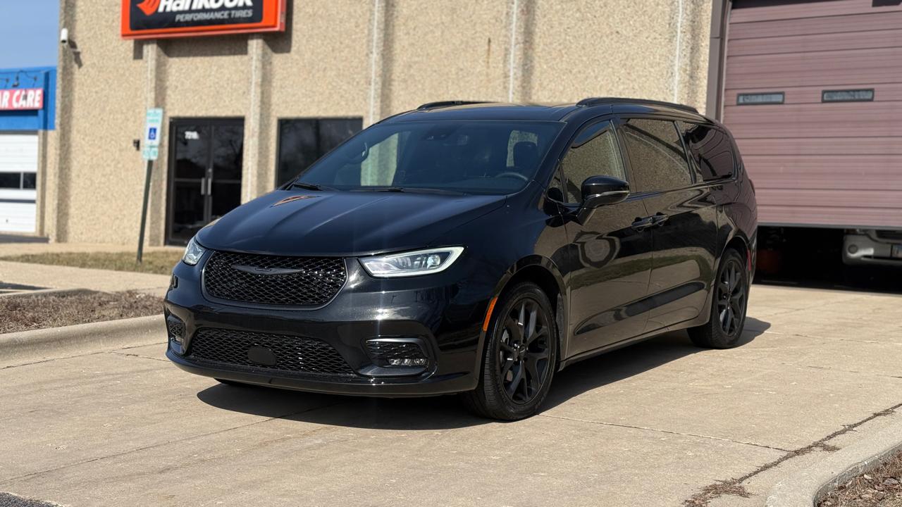 Chrysler Pacifica Limited 2025