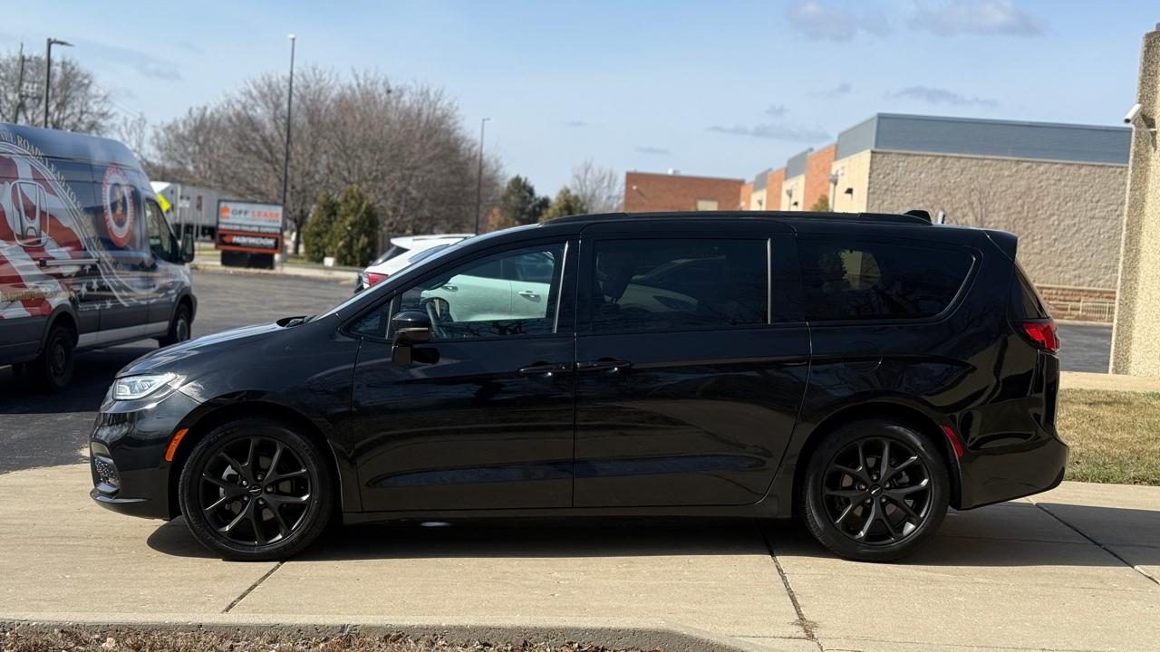 Chrysler Pacifica Limited 2025