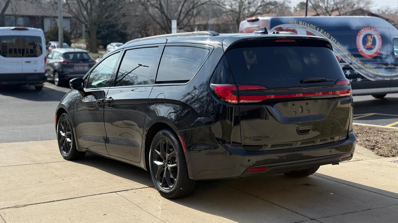 Chrysler Pacifica Limited 2025