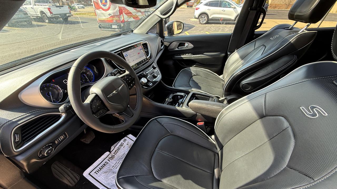 Chrysler Pacifica Limited 2025