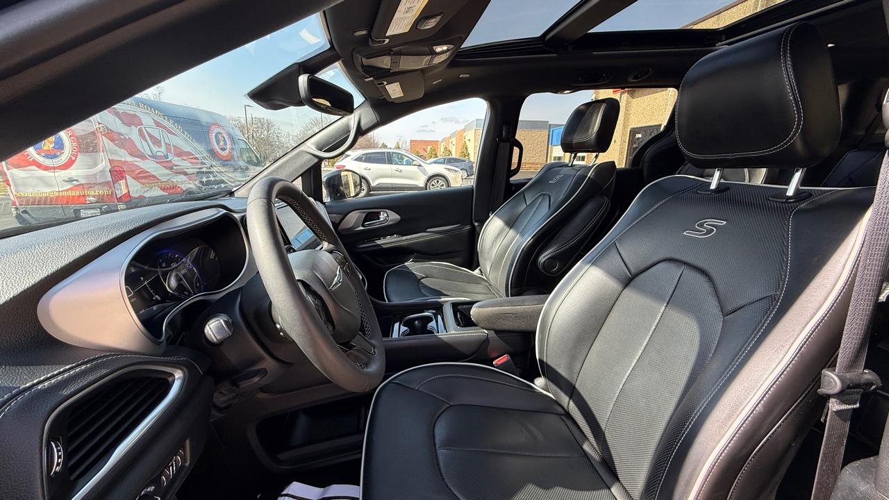 Chrysler Pacifica Limited 2025