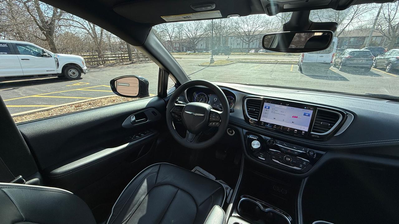 Chrysler Pacifica Limited 2025