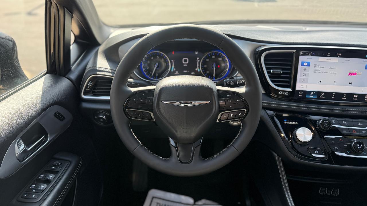 Chrysler Pacifica Limited 2025