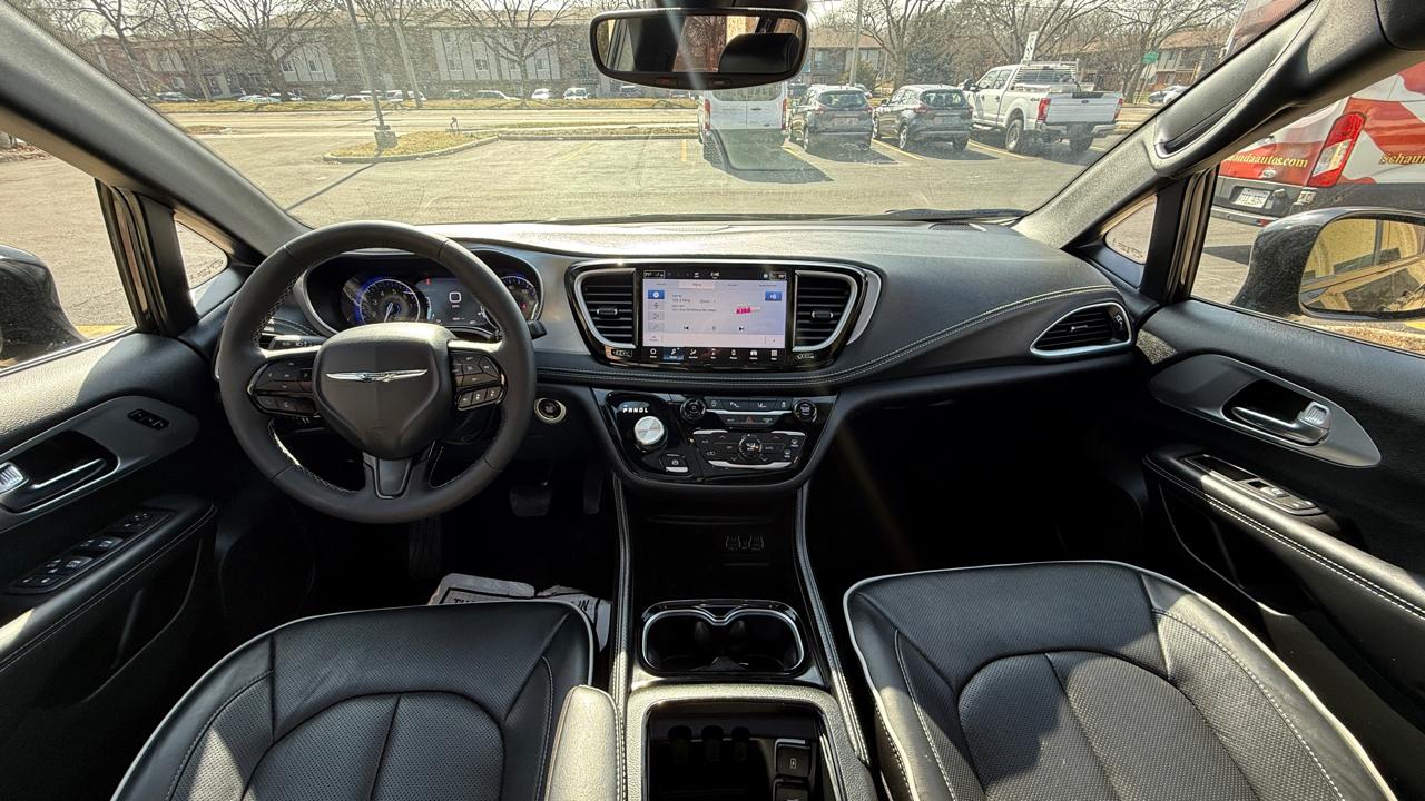 Chrysler Pacifica Limited 2025