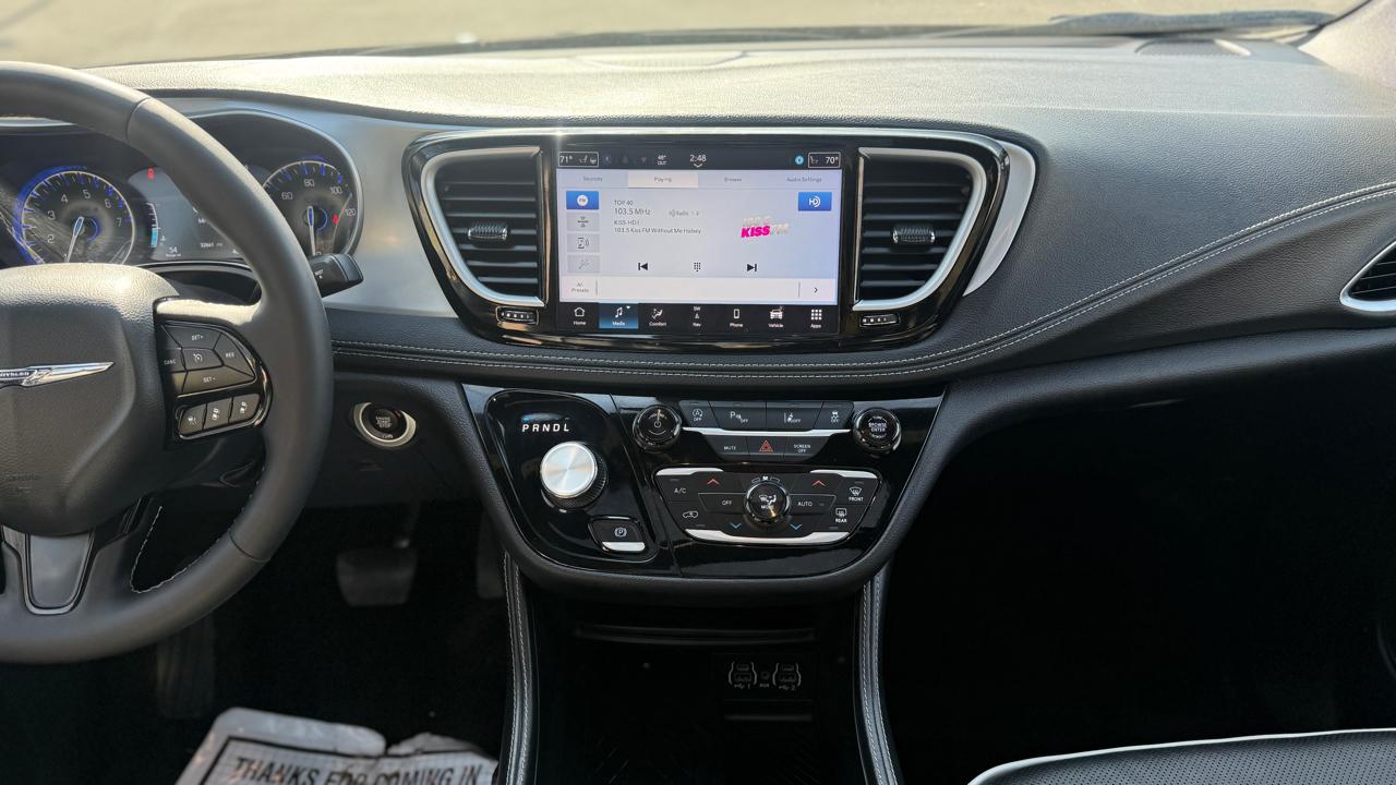 Chrysler Pacifica Limited 2025