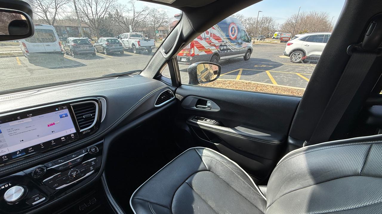 Chrysler Pacifica Limited 2025