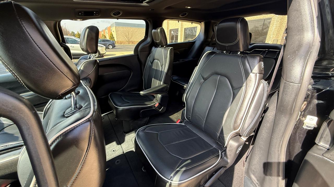 Chrysler Pacifica Limited 2025