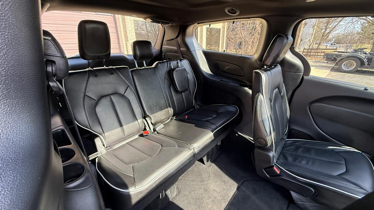 Chrysler Pacifica Limited 2025