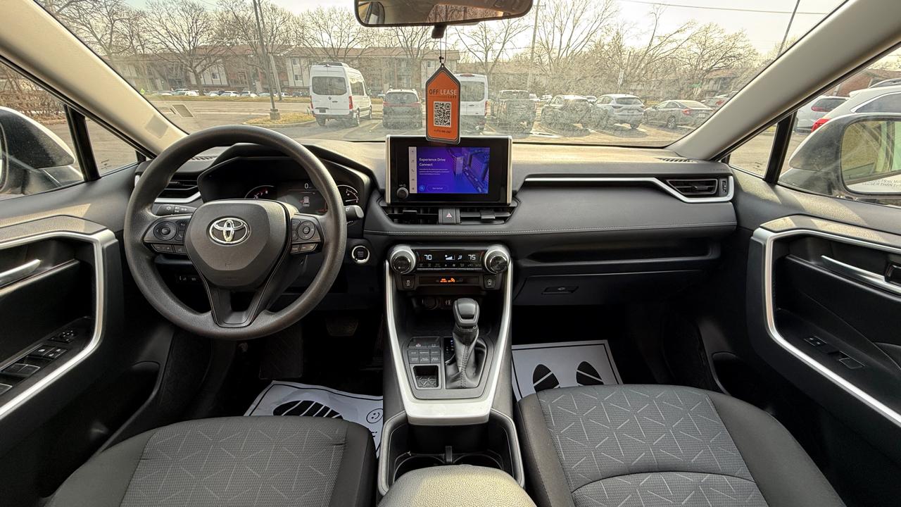 Toyota RAV4 XLE AWD 2025