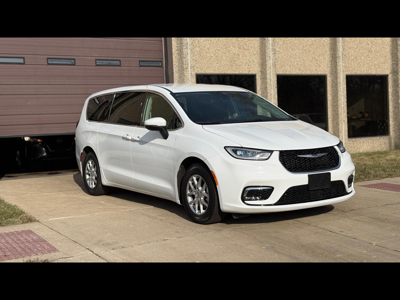 Chrysler Pacifica Touring L 2023