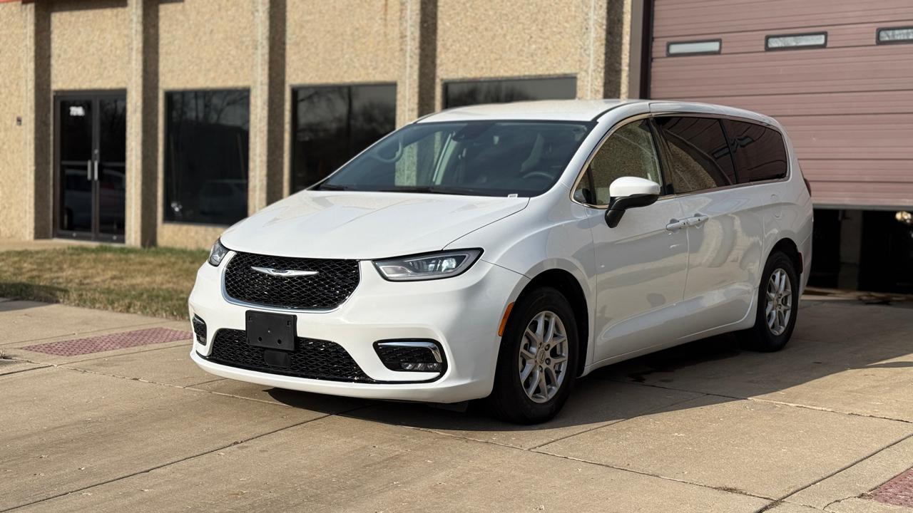 Chrysler Pacifica Touring L 2023