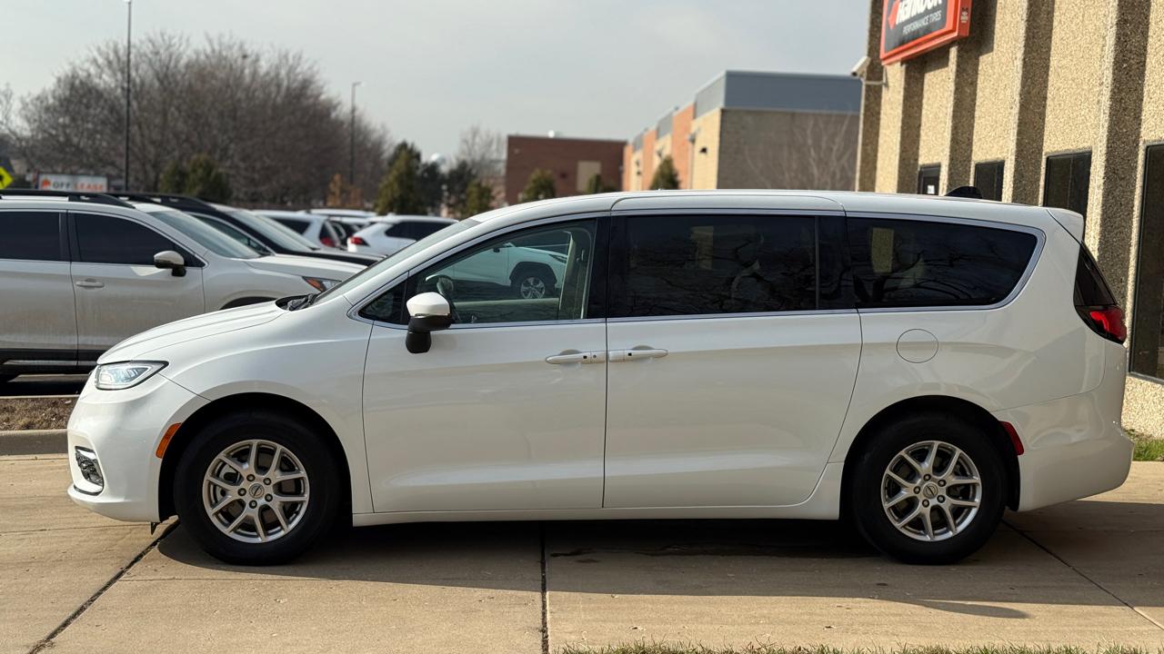 Chrysler Pacifica Touring L 2023