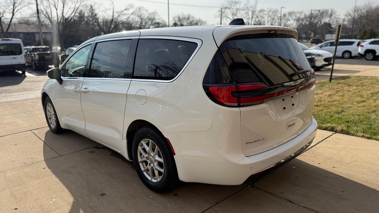 Chrysler Pacifica Touring L 2023