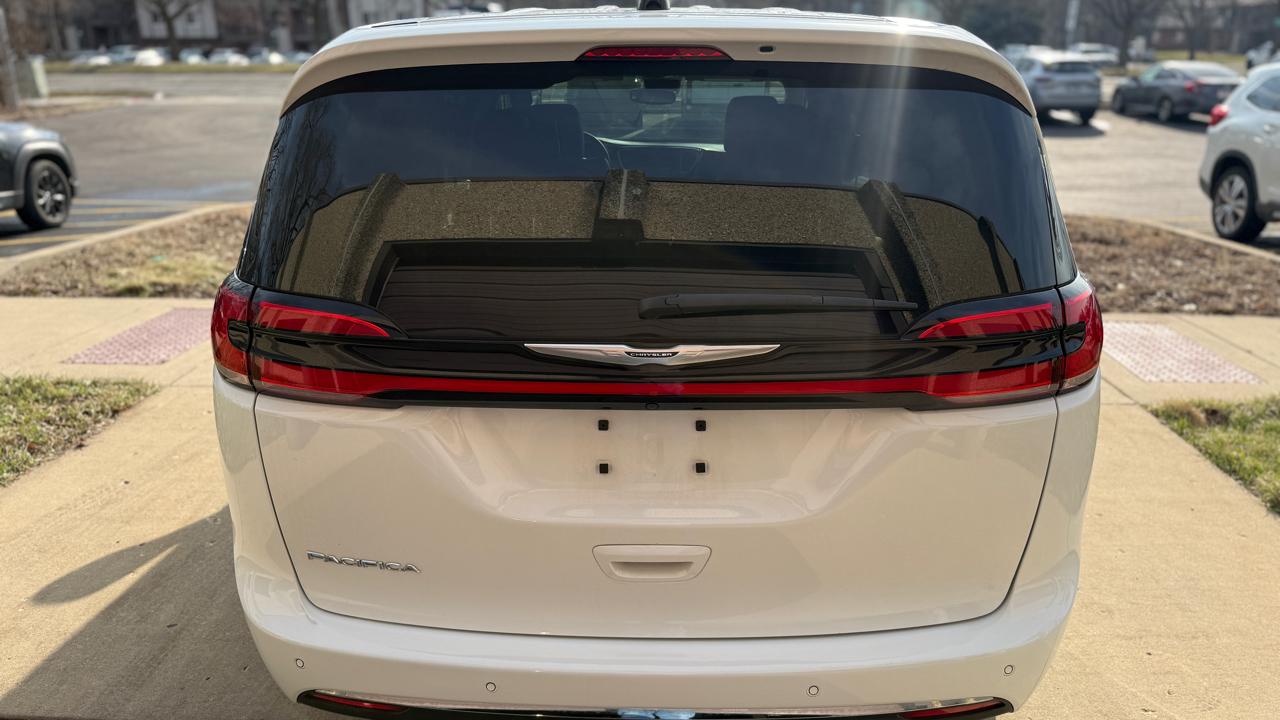 Chrysler Pacifica Touring L 2023