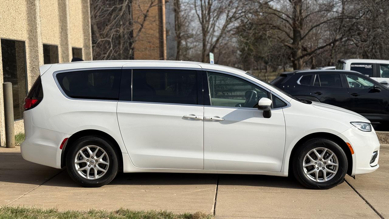 Chrysler Pacifica Touring L 2023