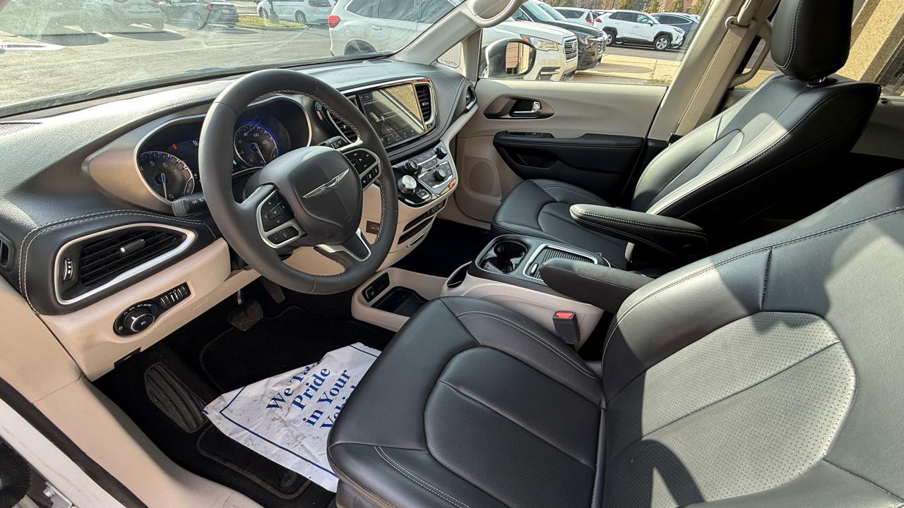 Chrysler Pacifica Touring L 2023