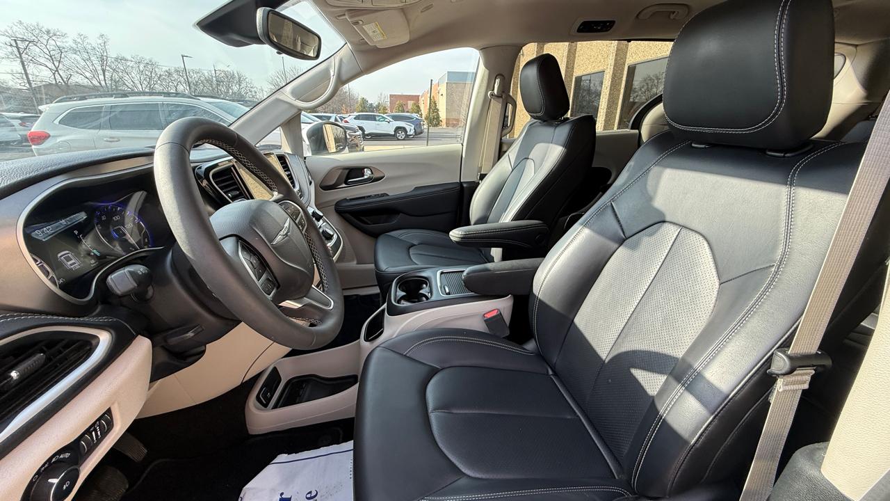 Chrysler Pacifica Touring L 2023