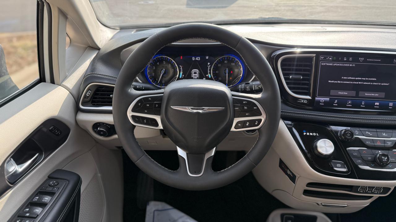 Chrysler Pacifica Touring L 2023