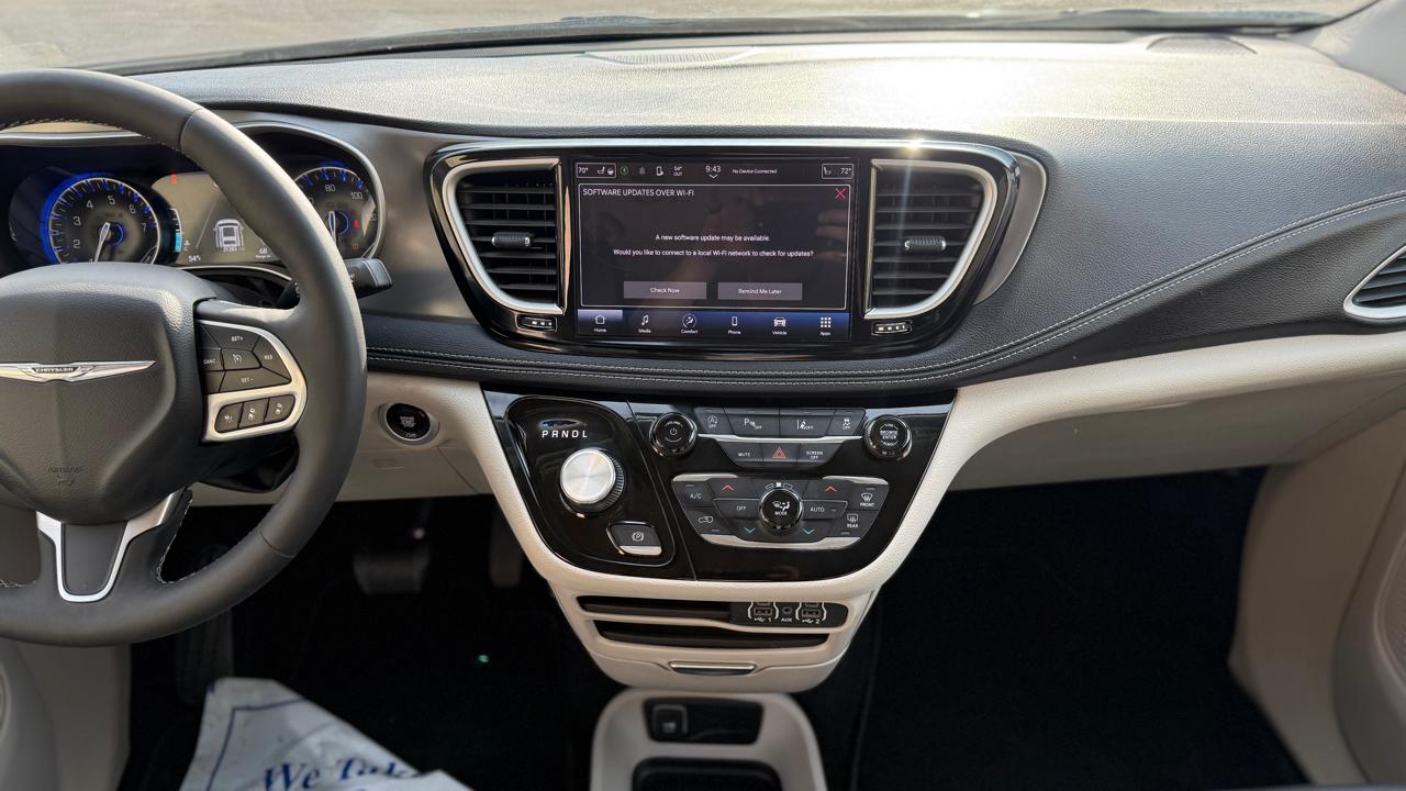 Chrysler Pacifica Touring L 2023