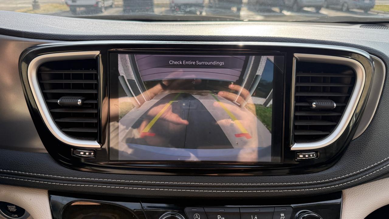 Chrysler Pacifica Touring L 2023