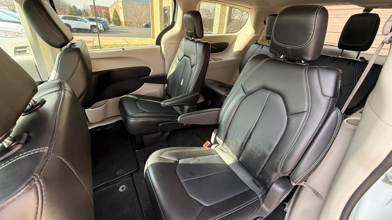 Chrysler Pacifica Touring L 2023