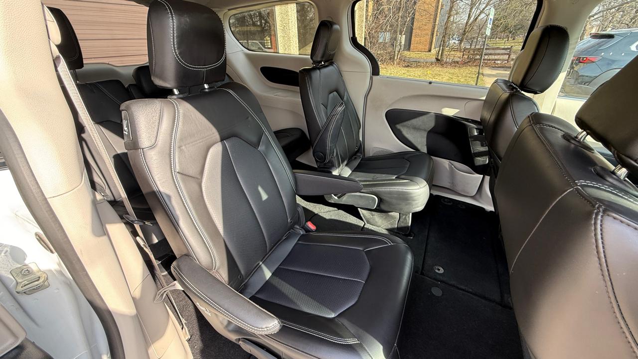 Chrysler Pacifica Touring L 2023