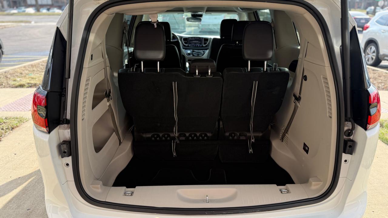 Chrysler Pacifica Touring L 2023