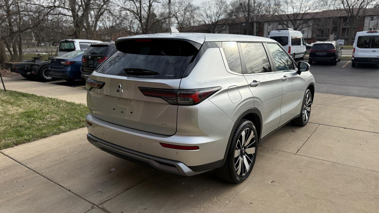 Mitsubishi Outlander SE 4WD 2025