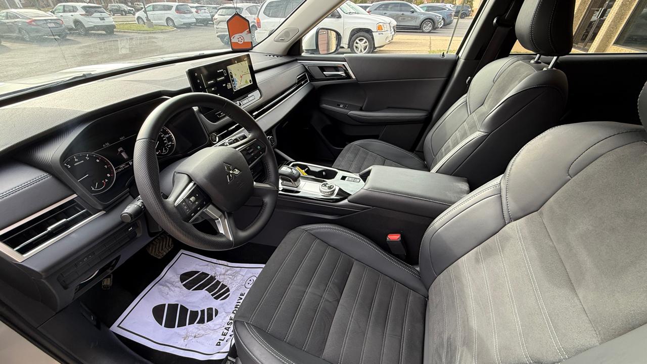 Mitsubishi Outlander SE 4WD 2025