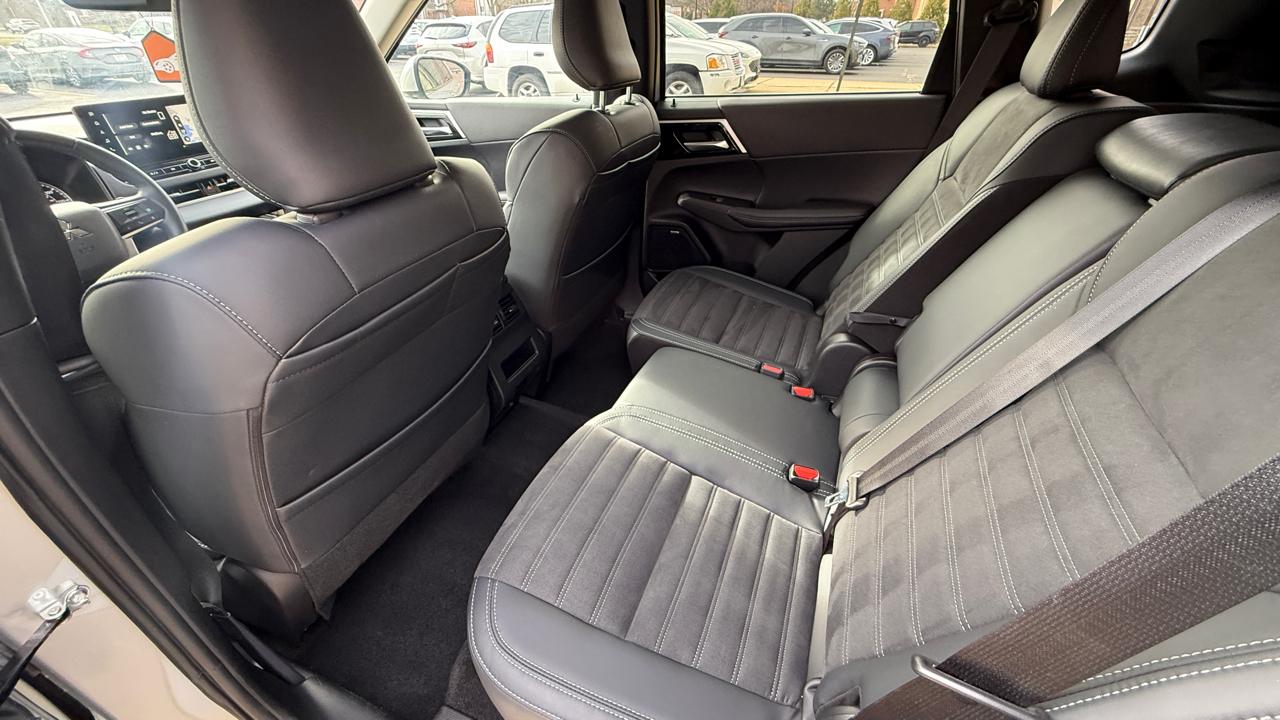 Mitsubishi Outlander SE 4WD 2025