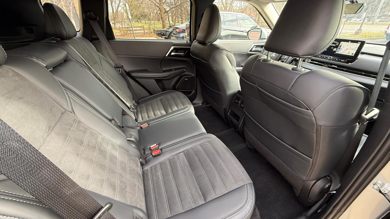 Mitsubishi Outlander SE 4WD 2025