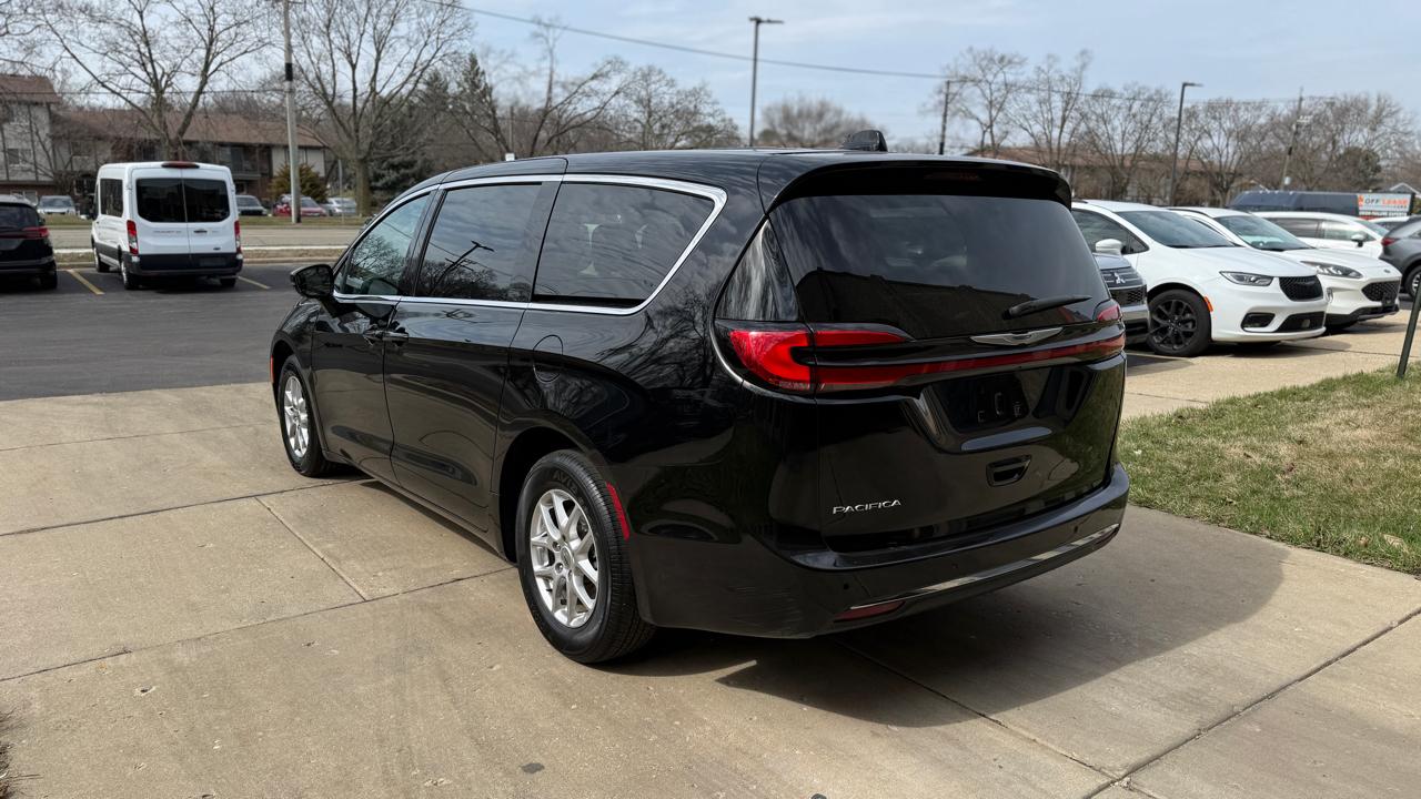Chrysler Pacifica Touring L 2024