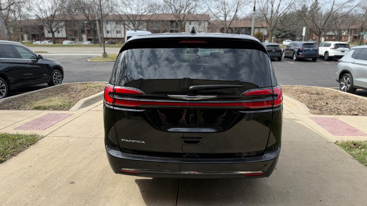 Chrysler Pacifica Touring L 2024