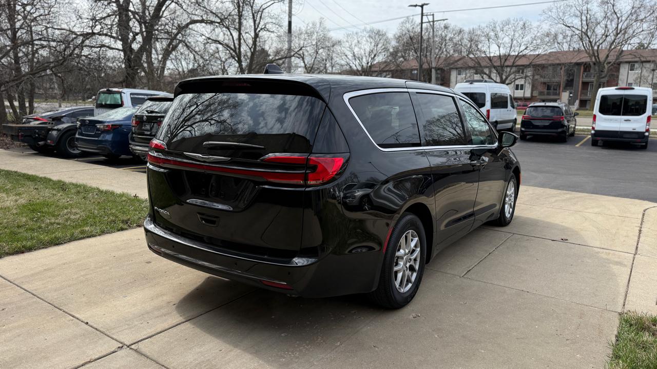 Chrysler Pacifica Touring L 2024