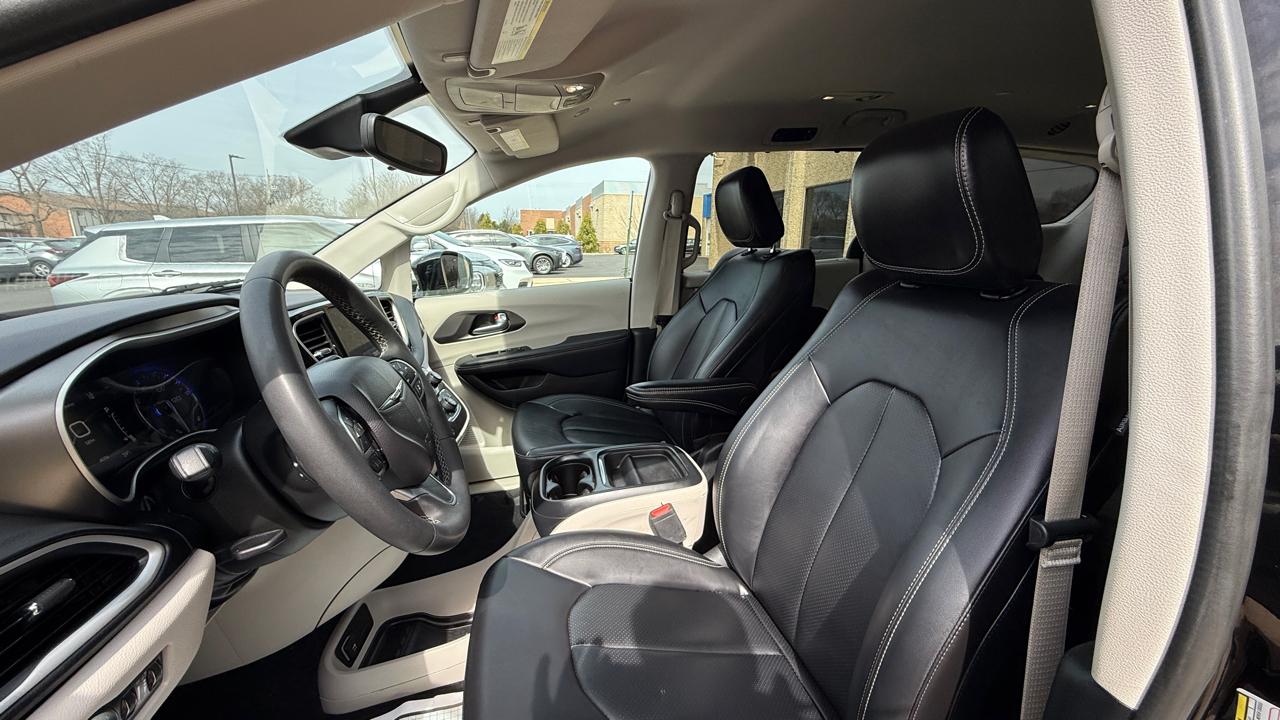 Chrysler Pacifica Touring L 2024