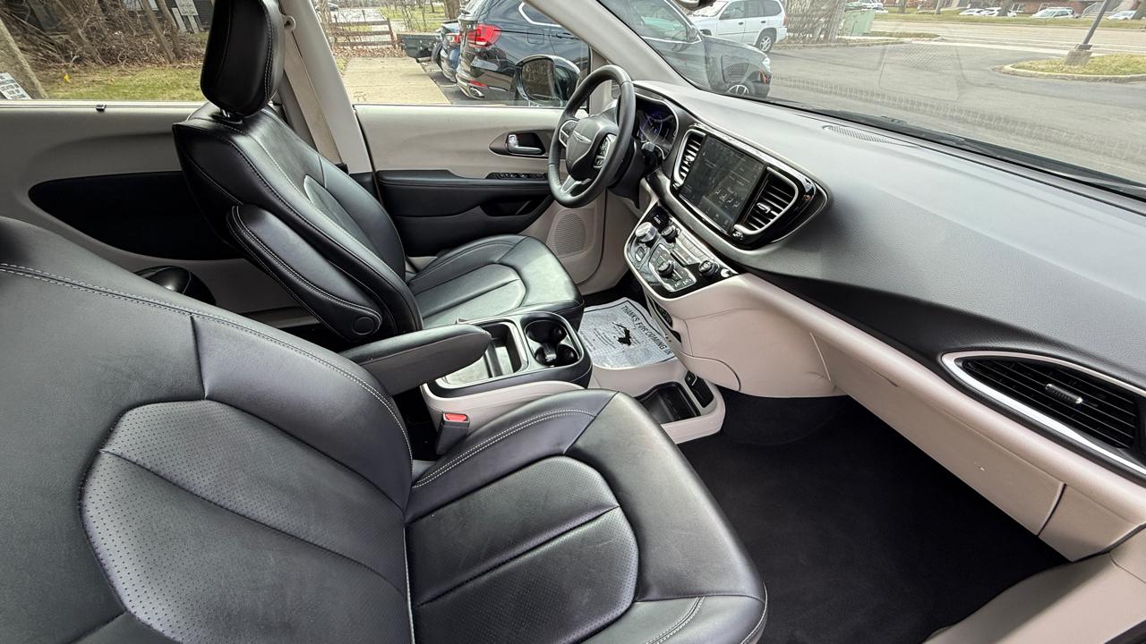 Chrysler Pacifica Touring L 2024