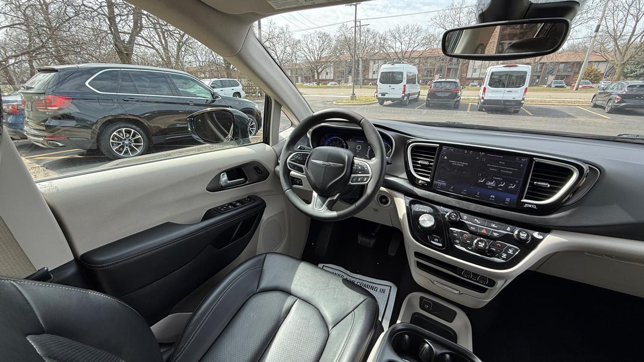 Chrysler Pacifica Touring L 2024