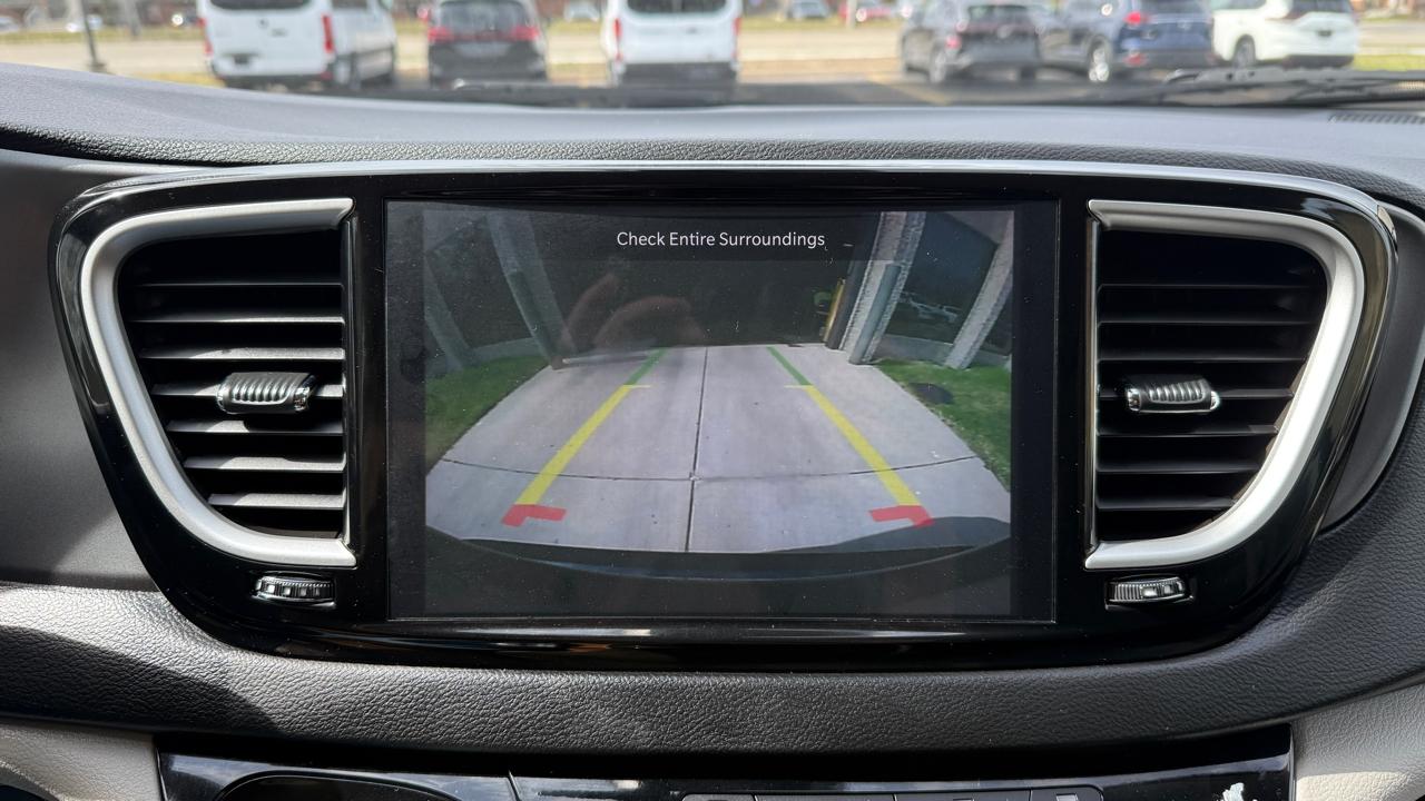 Chrysler Pacifica Touring L 2024