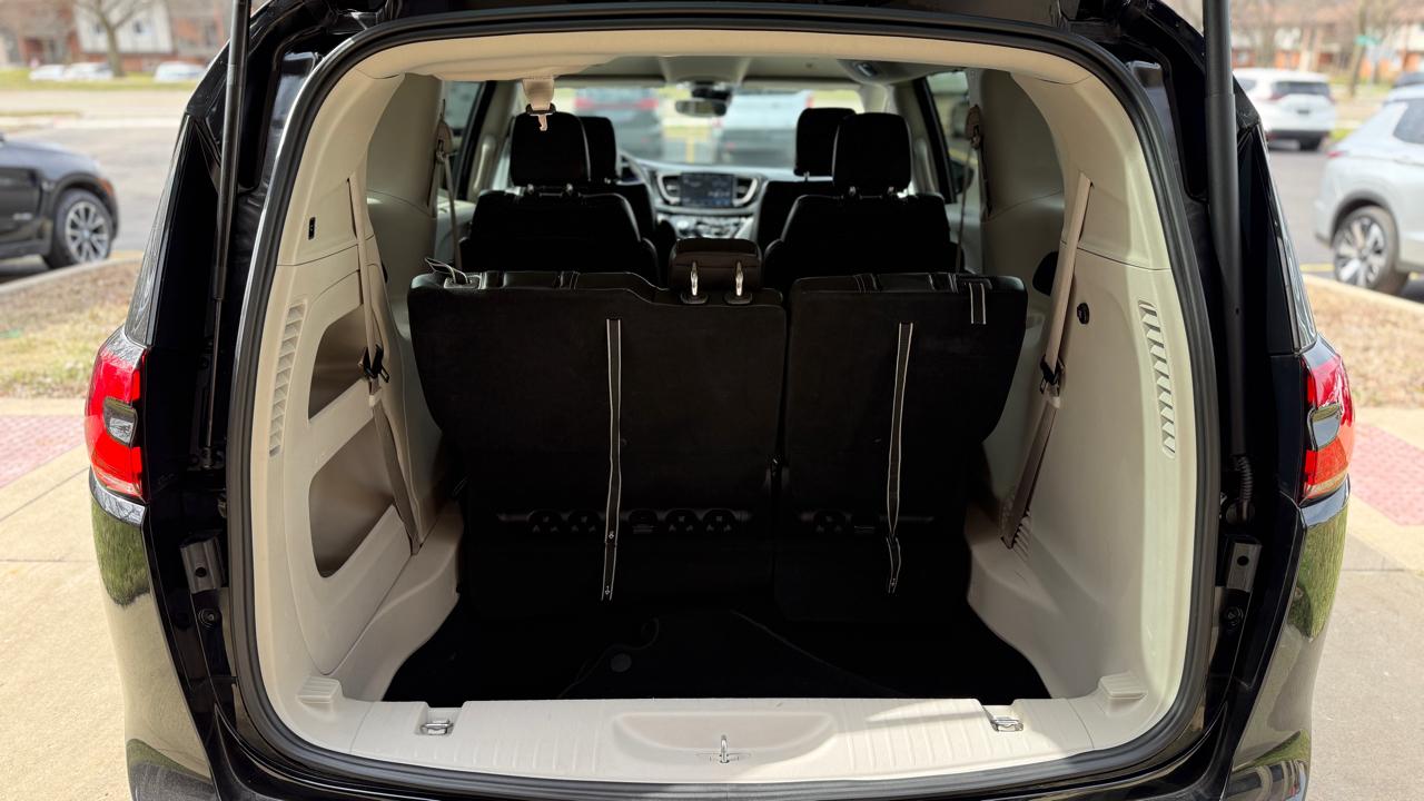 Chrysler Pacifica Touring L 2024